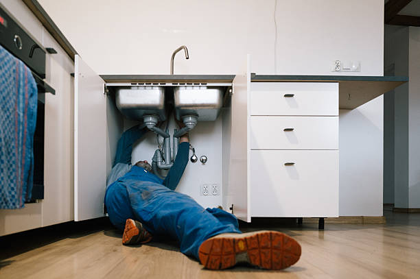 Professional Pipe Repair technician working in Flushing, MI